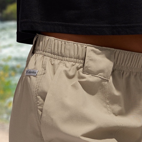 NWT - Columbia Women's Sandy River Cargo Shorts in Tusk - Picture 4 of 16